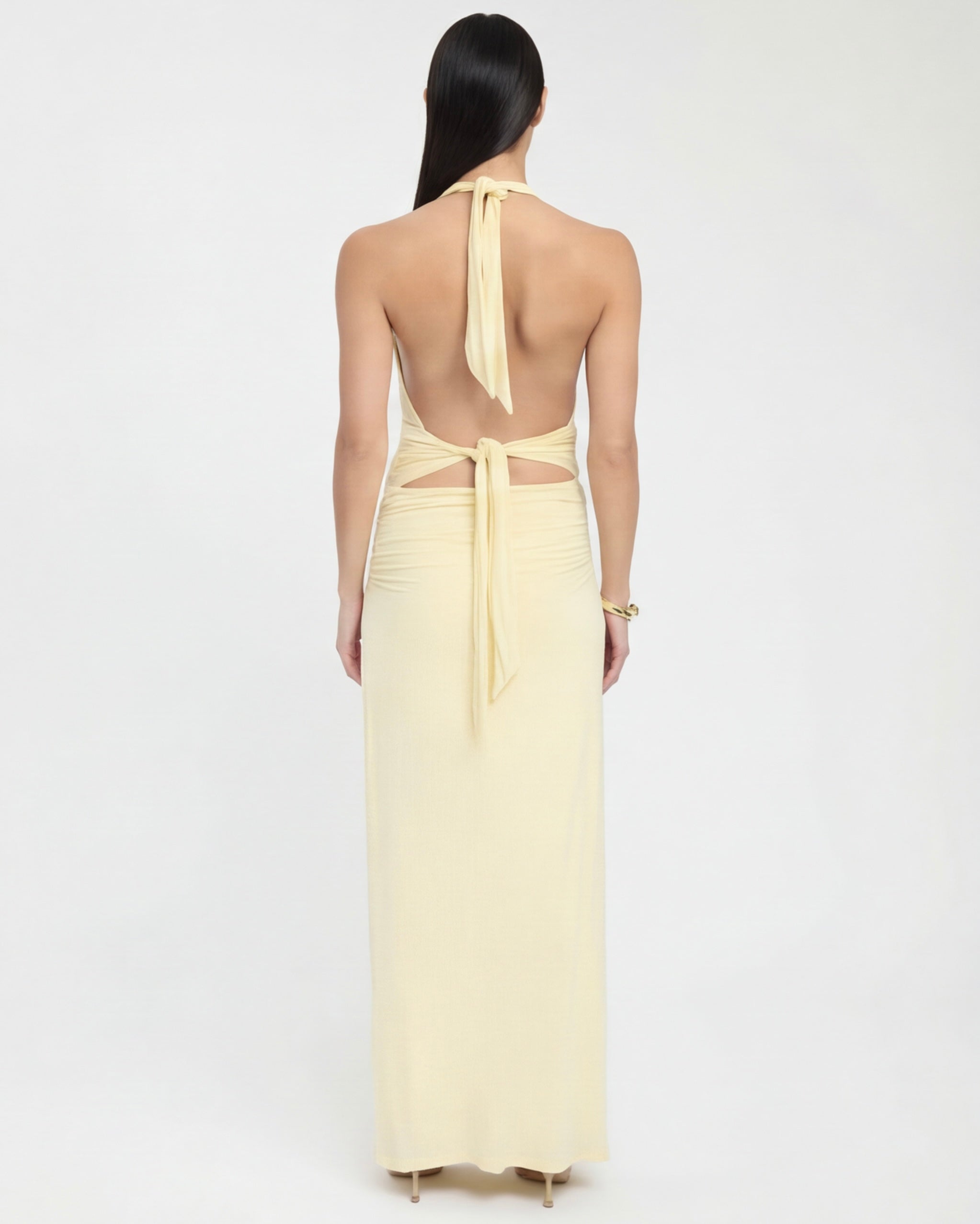VESTIDO LARGO HALTER CON ESPALDA DESCUBIERTA