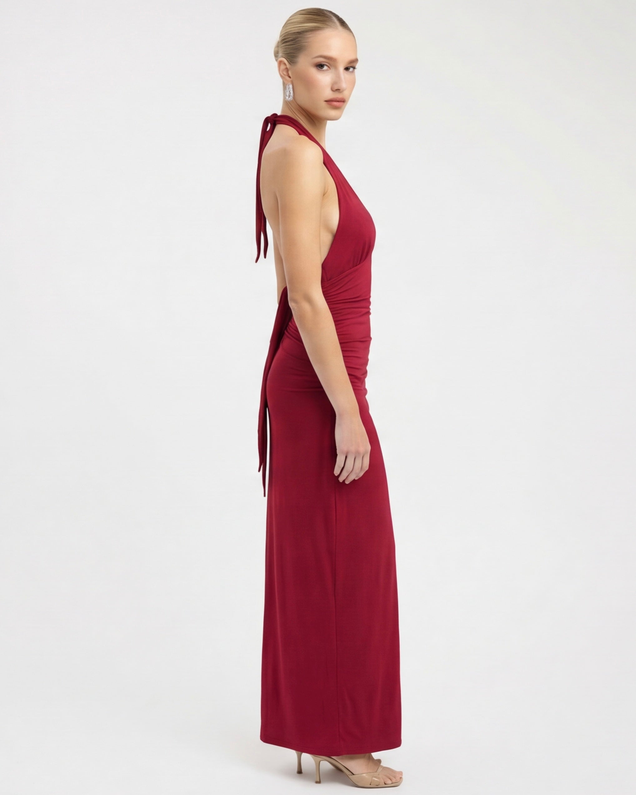 VESTIDO LARGO HALTER CON ESPALDA DESCUBIERTA