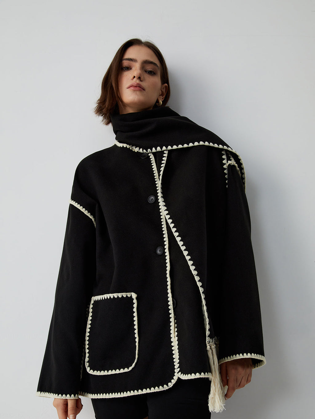CHAQUETA CON RIBETES Y BUFANDA A JUEGO