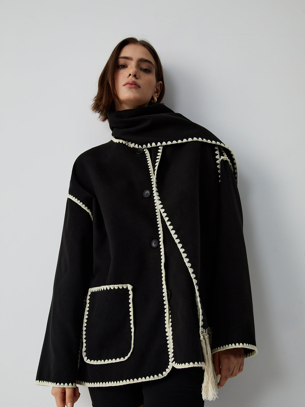 CHAQUETA CON RIBETES Y BUFANDA A JUEGO