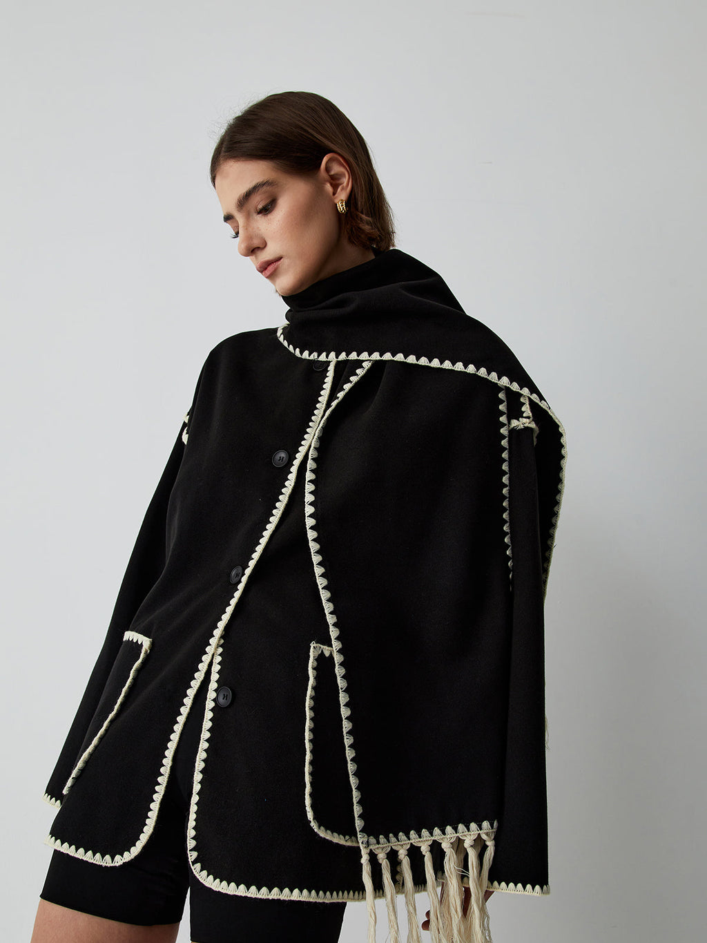 CHAQUETA CON RIBETES Y BUFANDA A JUEGO