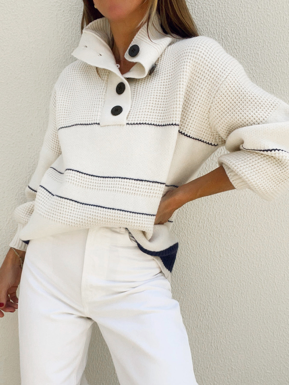 JERSEY CON CUELLO ABIERTO Y BOTONES