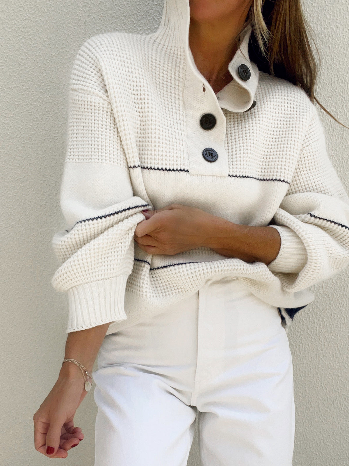 JERSEY CON CUELLO ABIERTO Y BOTONES