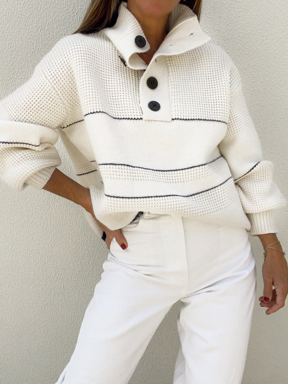 JERSEY CON CUELLO ABIERTO Y BOTONES