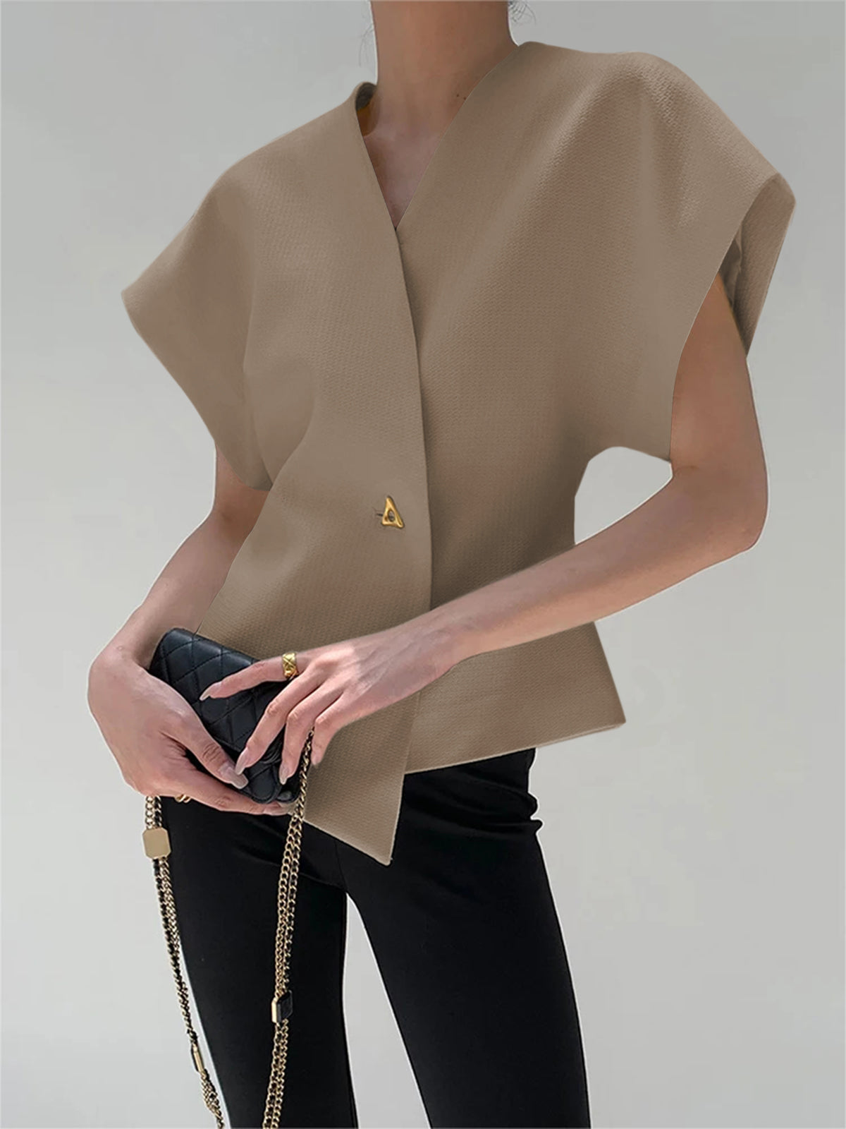 BLUSA MODERNO CON CUELLO EN V Y BOTONES