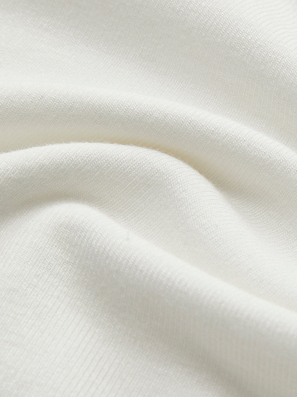 CAMISETA CUELLO ALTO Y RIBETE