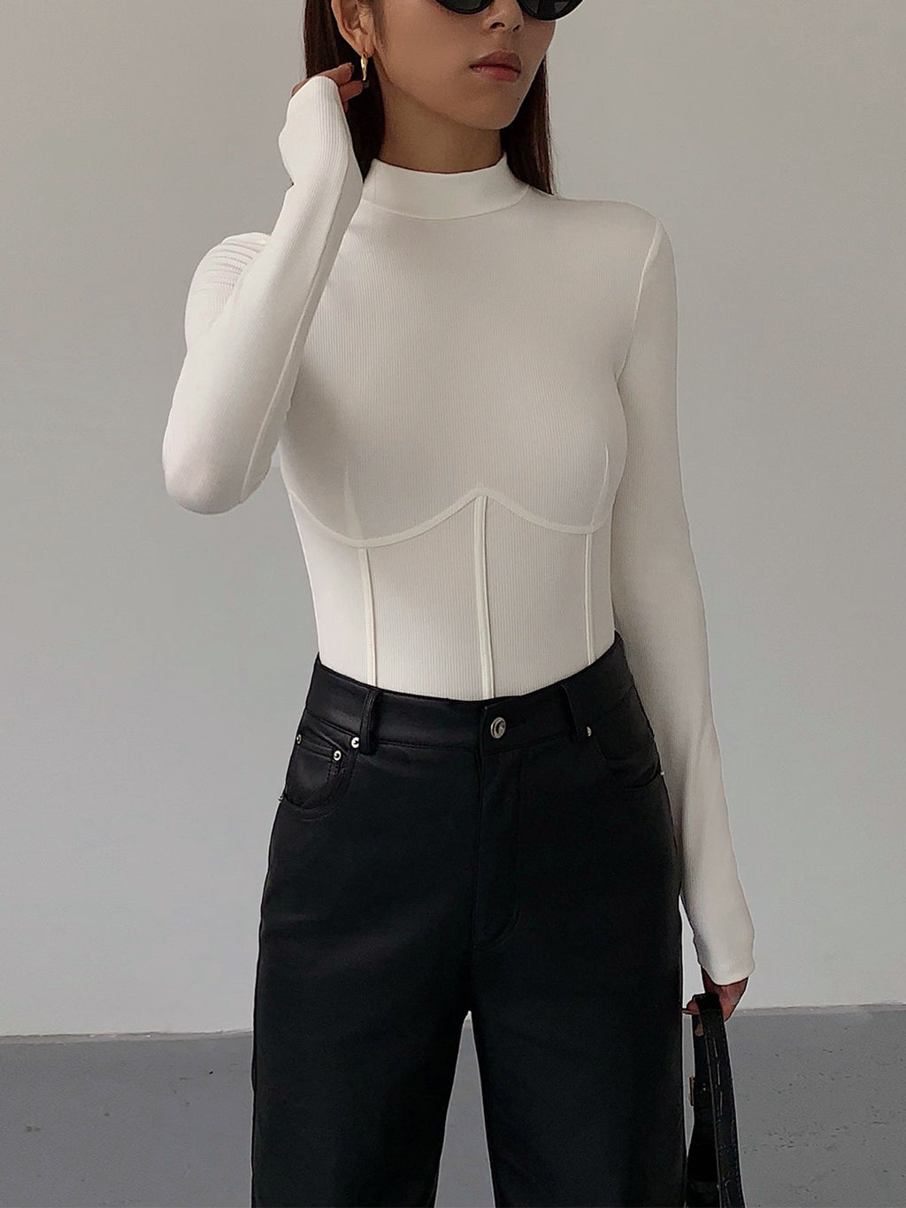 CAMISETA CUELLO ALTO Y RIBETE