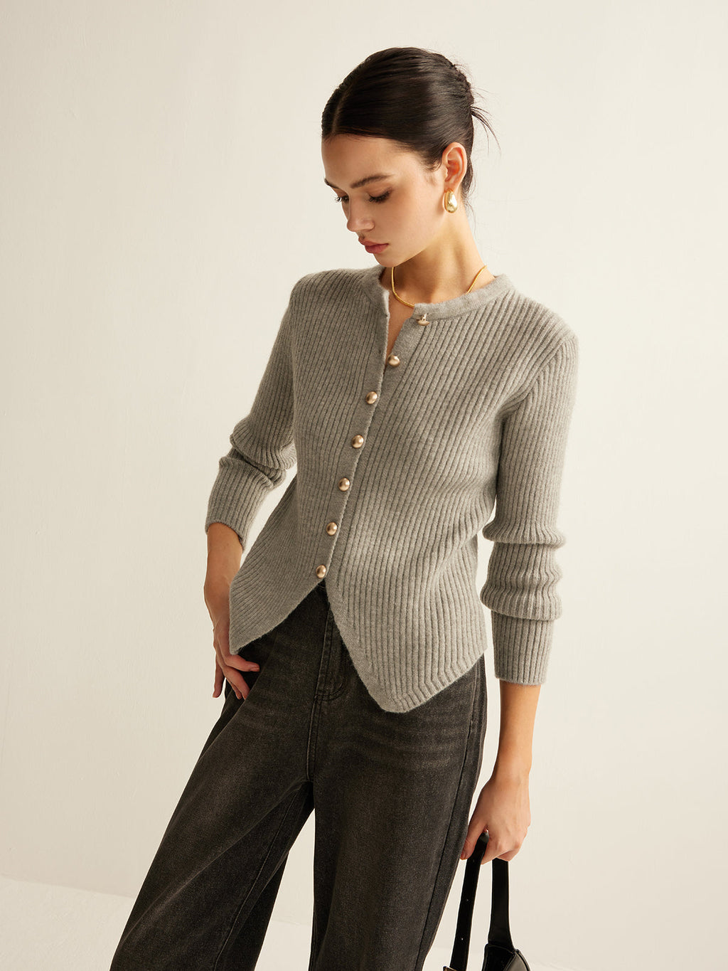 CARDIGAN CON BOTONES Y ABERTURA LATERAL
