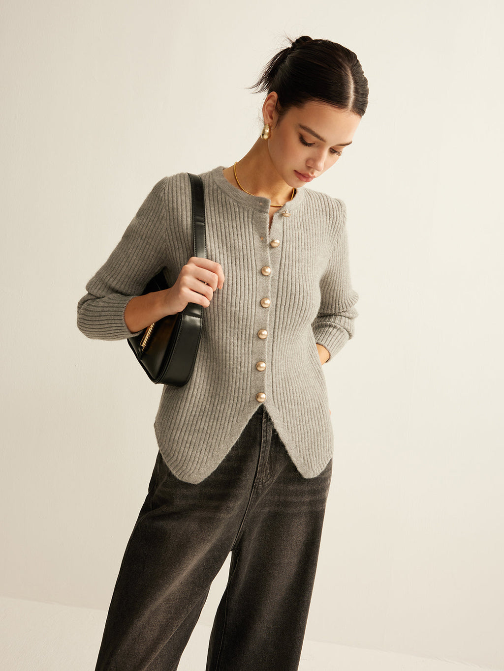 CARDIGAN CON BOTONES Y ABERTURA LATERAL
