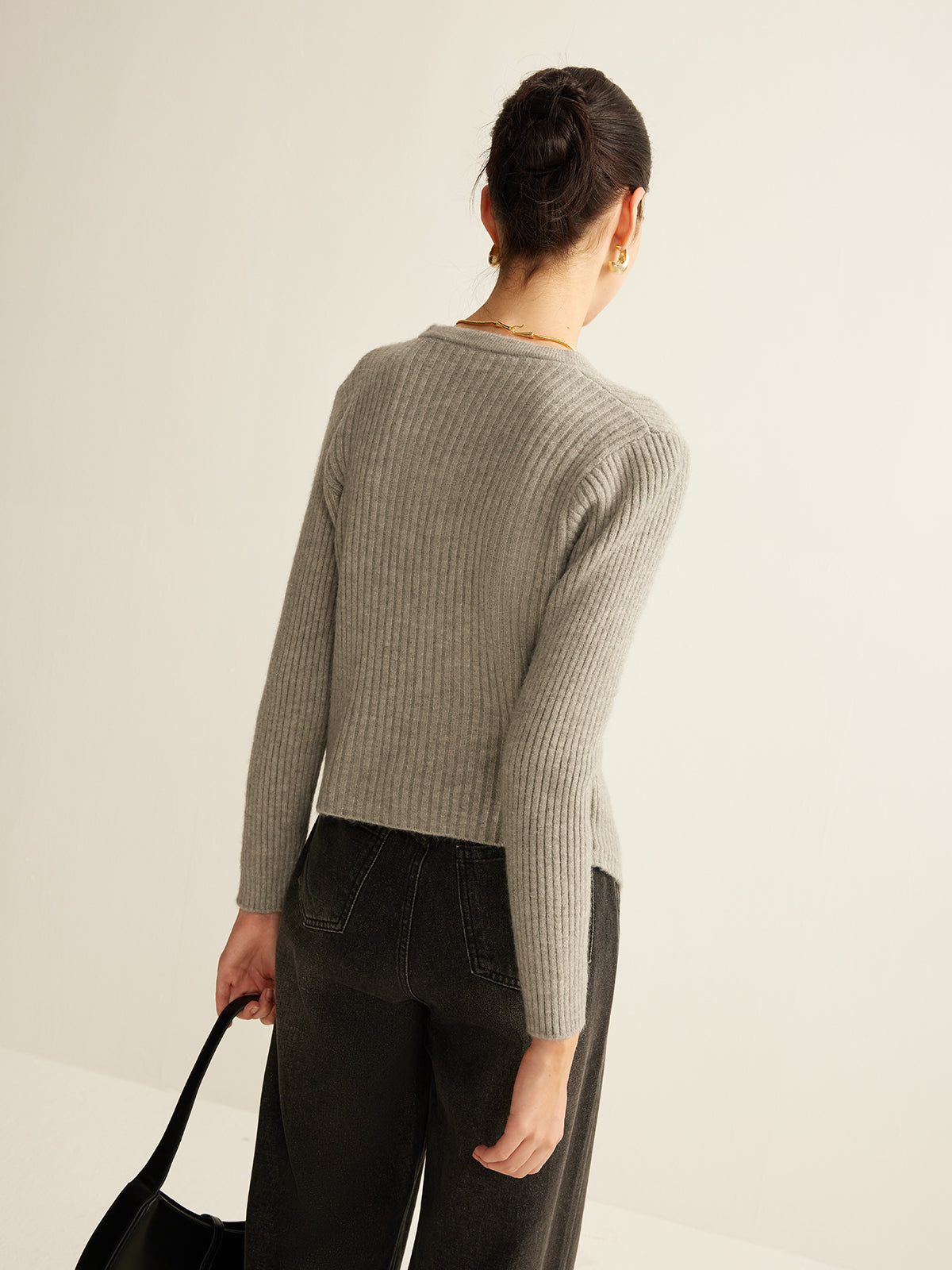 CARDIGAN CON BOTONES Y ABERTURA LATERAL
