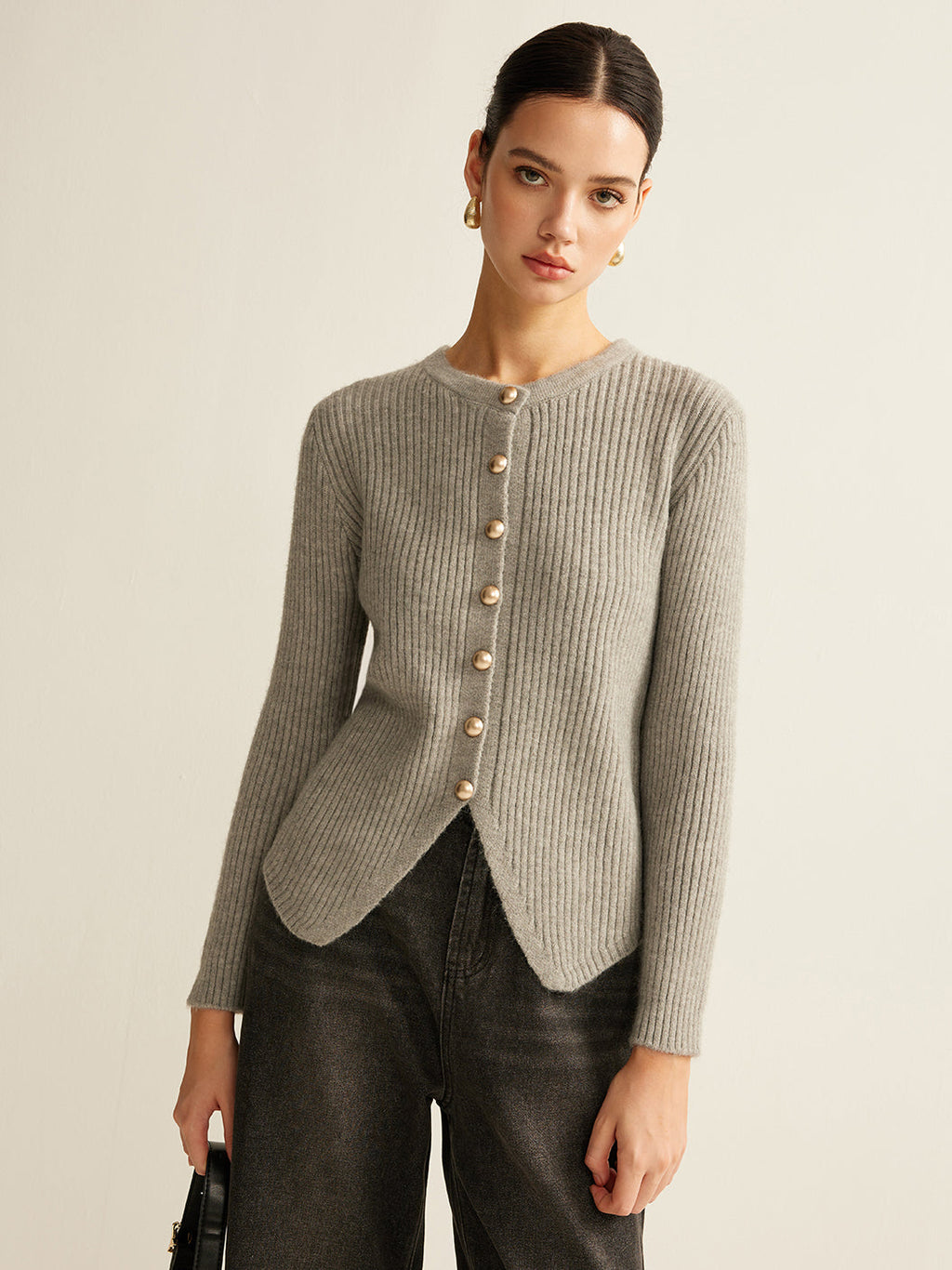 CARDIGAN CON BOTONES Y ABERTURA LATERAL