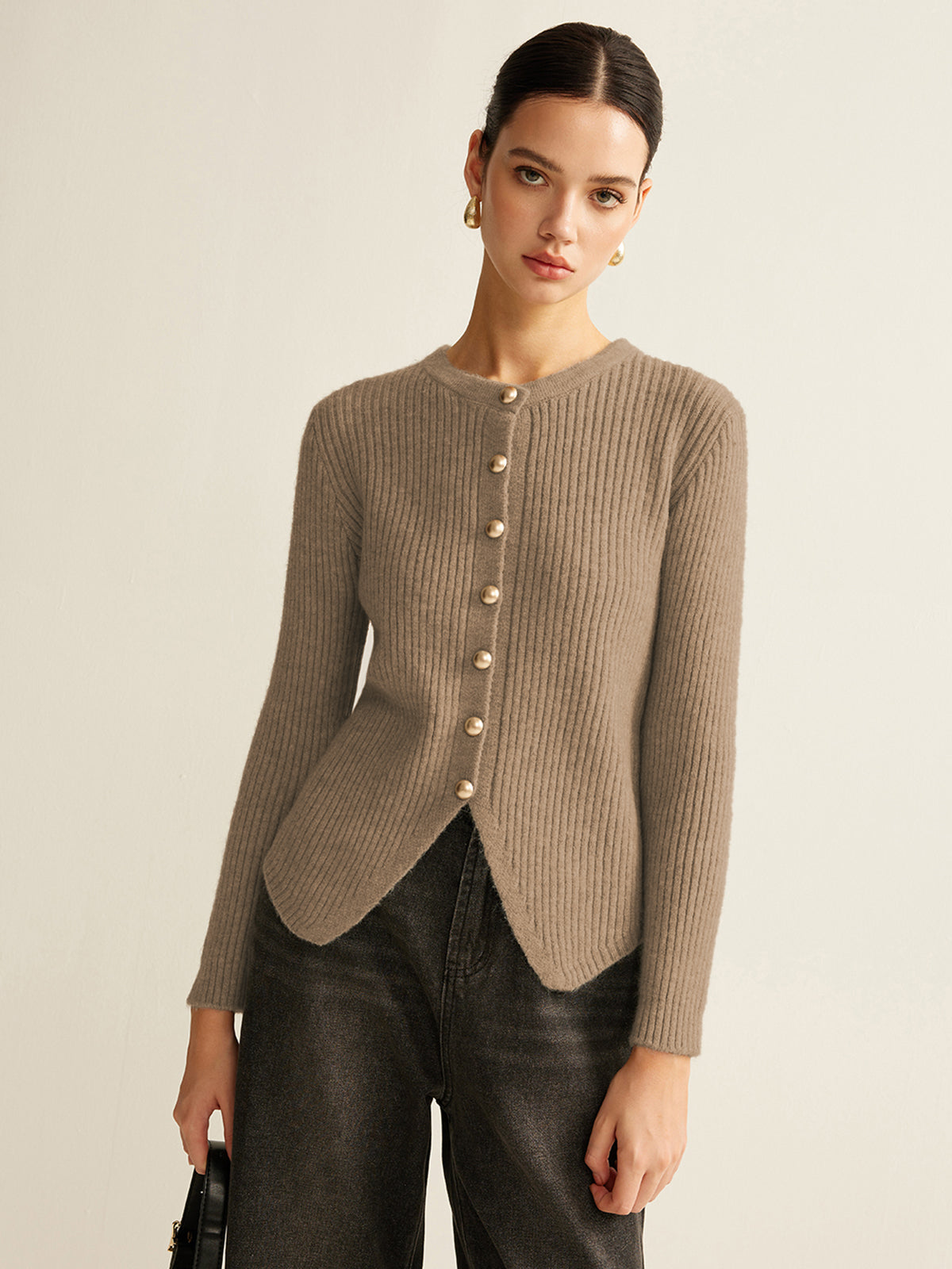 CARDIGAN CON BOTONES Y ABERTURA LATERAL