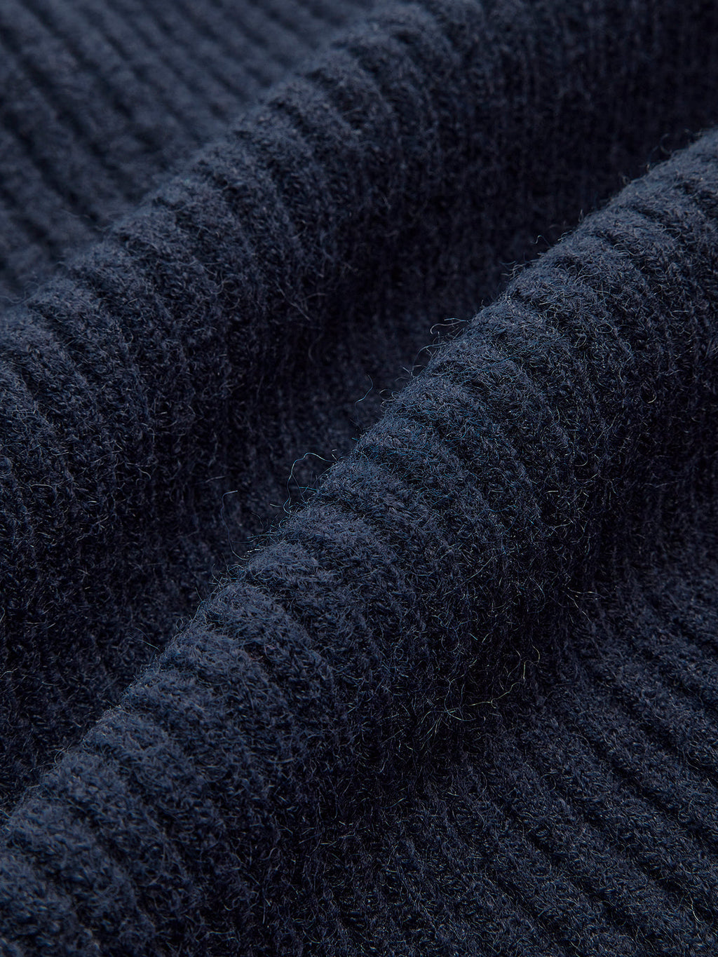 CARDIGAN CON BOTONES Y ABERTURA LATERAL