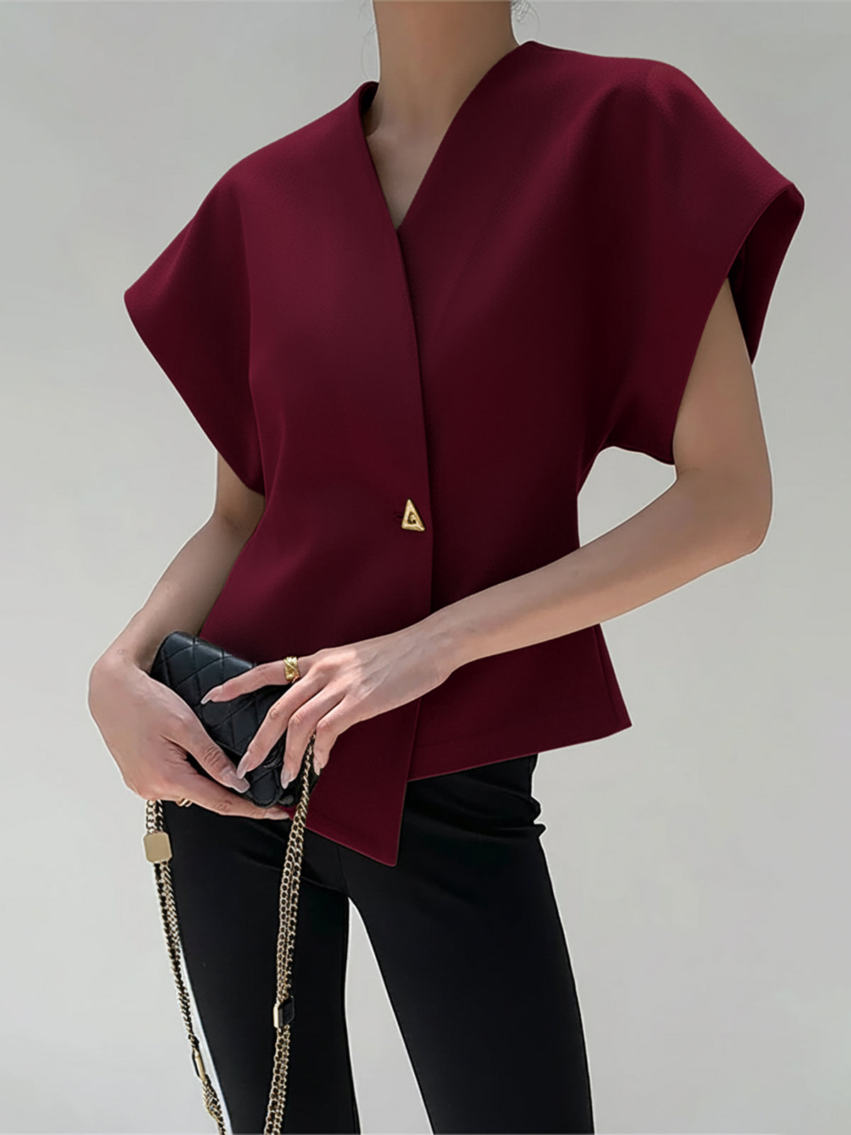 BLUSA MODERNO CON CUELLO EN V Y BOTONES