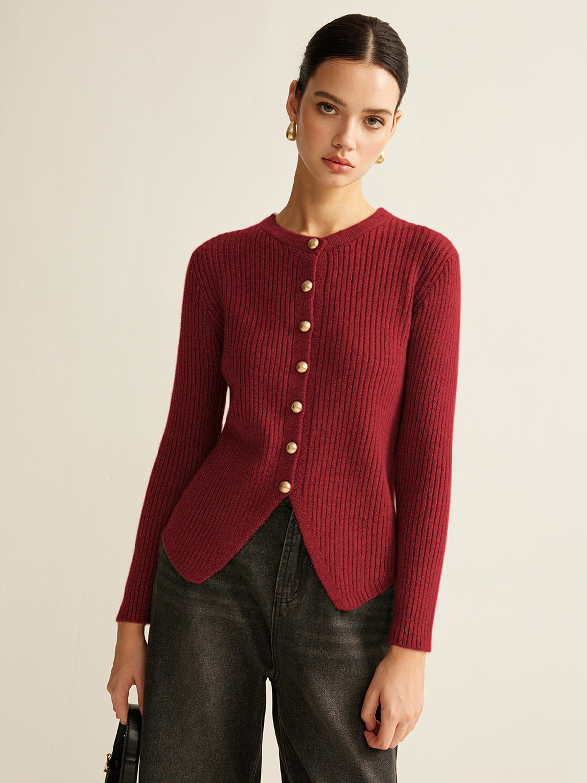 CARDIGAN CON BOTONES Y ABERTURA LATERAL