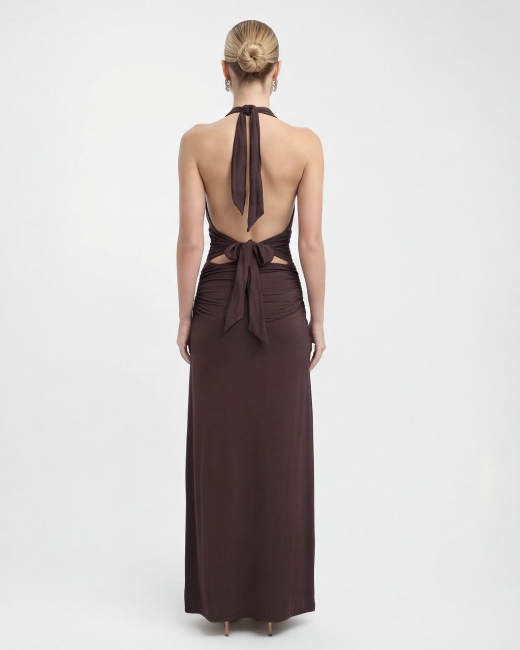 VESTIDO LARGO HALTER CON ESPALDA DESCUBIERTA
