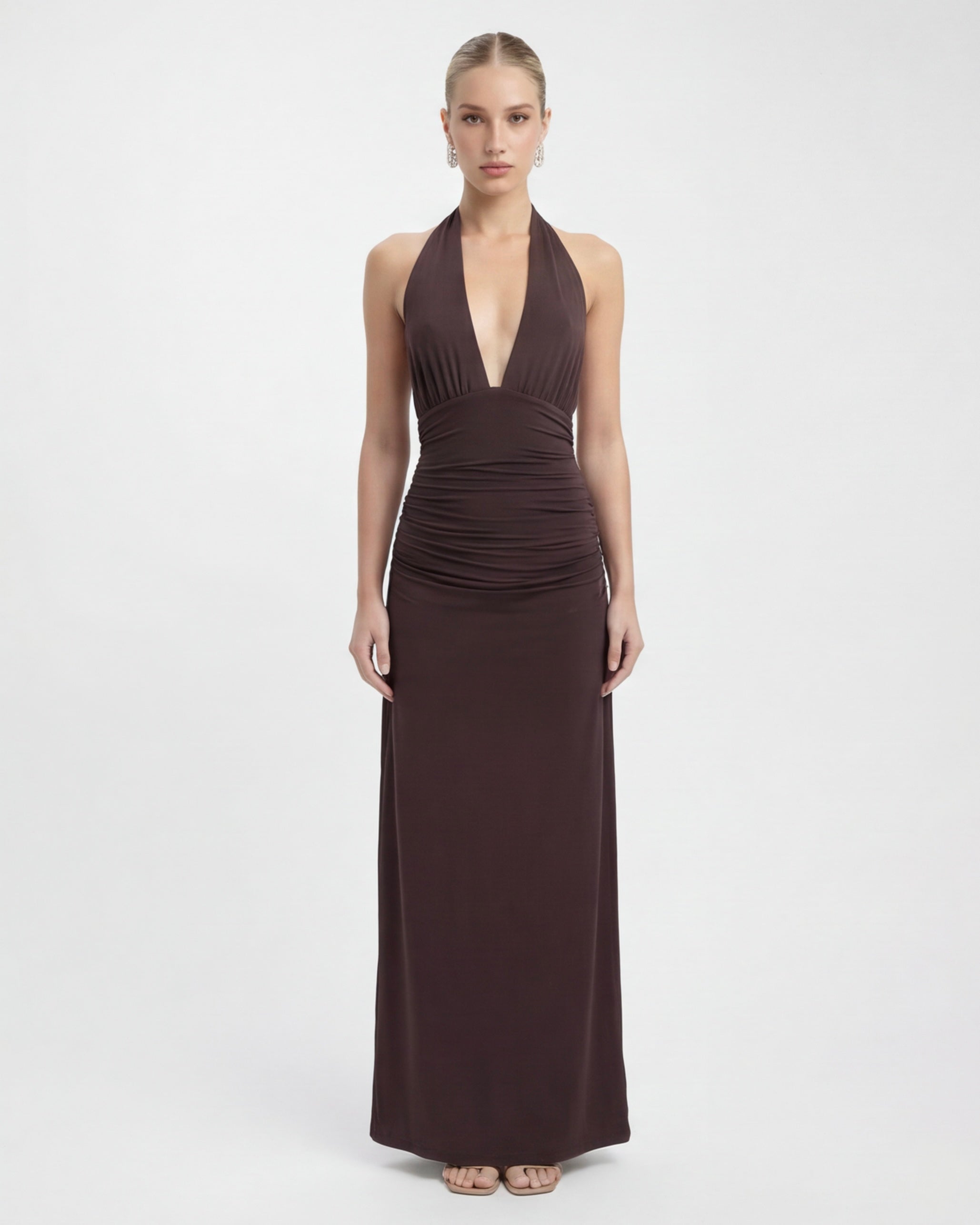 VESTIDO LARGO HALTER CON ESPALDA DESCUBIERTA