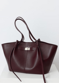 BOLSO SHOPPER ESTRUCTURADO CON DETALLE METÁLICO