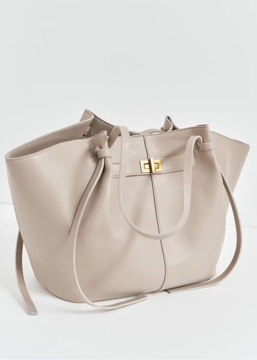 BOLSO SHOPPER ESTRUCTURADO CON DETALLE METÁLICO